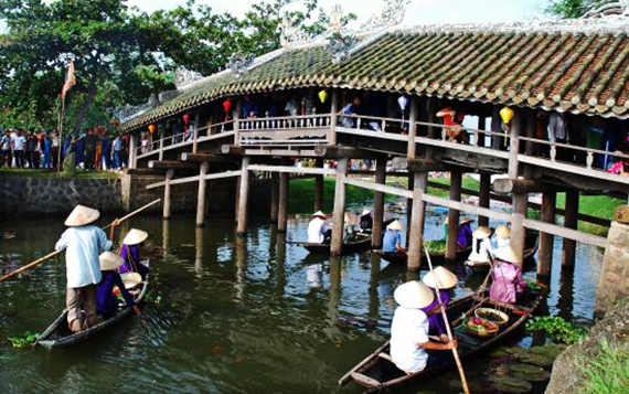 Une Demi-Journée Au Pont Couvert Thanh Toan