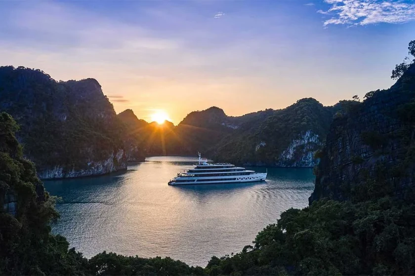 Guide d’initié de l’agence réceptive vietnamienne : Les meilleures croisières de luxe avec nuitée dans la baie d’Halong et la baie de Lan Ha